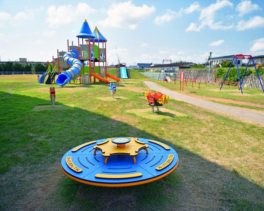 遊びと学びの交流施設 くるんと（インクルーシブ公園製品）の画像