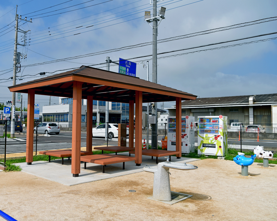 伊勢甚友部スクエアこども広場（四阿）の画像