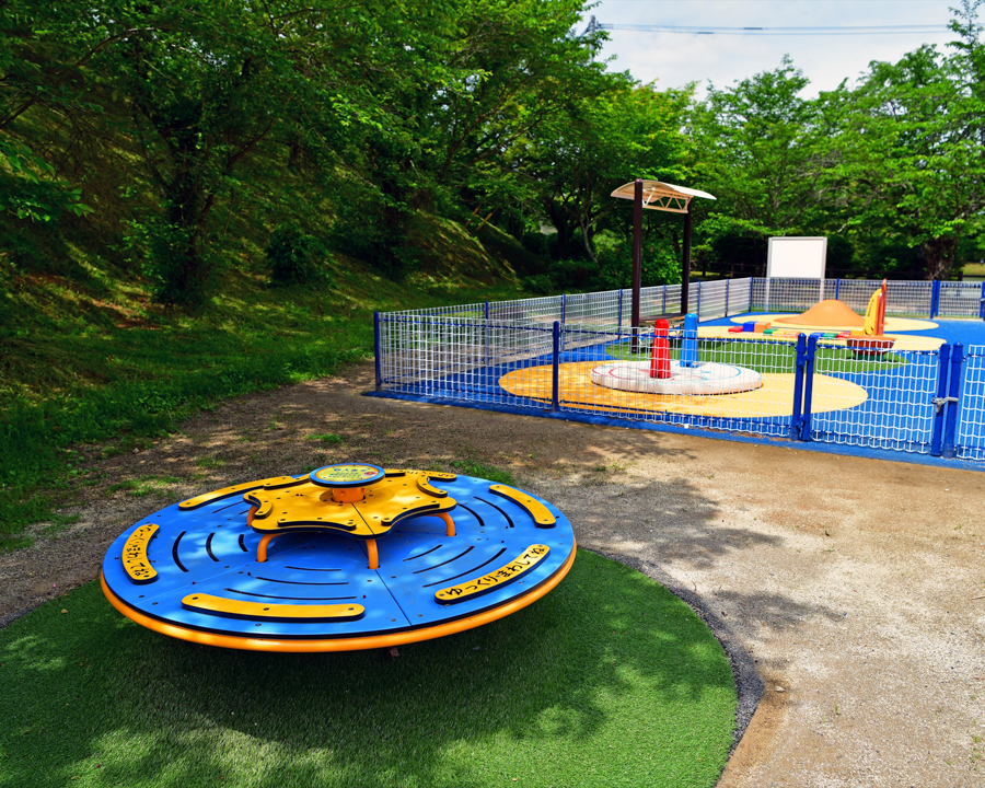 甘木公園（インクルーシブ公園製品）の画像