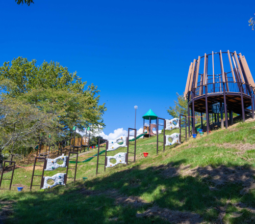 葛岡山公園（展望台遊具）
